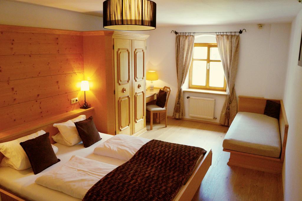 Hotel Gasthof Zum Schupfen Innsbruck Zimmer foto